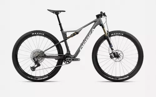 OIZ M10 AXS OIZ M10 AXS