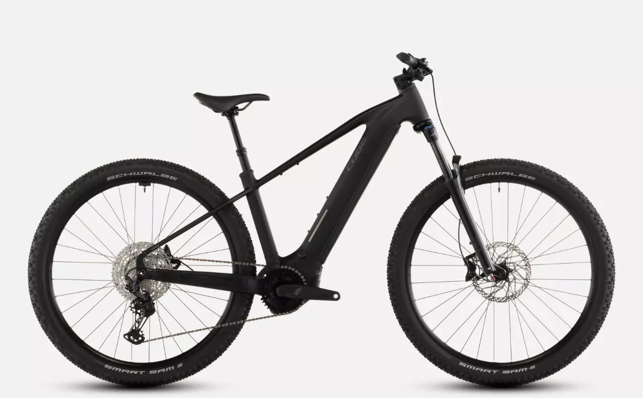 Reaction Hybrid Pro 800 Cube Reaction Hybrid Pro 800 blackline